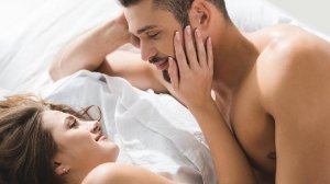 爱爱时有哪些调情技巧 男性使用避孕套需要注意什么