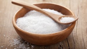 少吃盐的十大坏处是什么 吃盐太多有什么危害