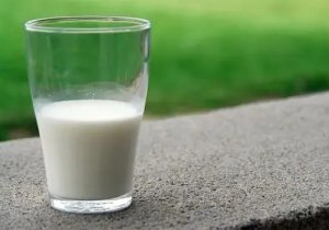 牛奶什么时候喝减肥 空腹喝牛奶腹泻的原因有哪些