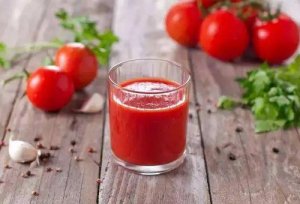 吃西红柿瘦胸是真的吗 吃西红柿的减肥食谱有哪些