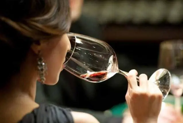 葡萄酒美容功效 女人可以多喝