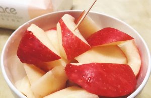 女人每天吃几个苹果好 吃苹果能促进性健康吗