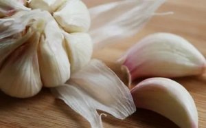 大蒜的功效与作用是什么 吃大蒜能提高性功能吗