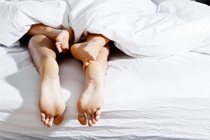 爱抚美女睡觉怎么做 性爱中哪些敏感区域需要爱抚
