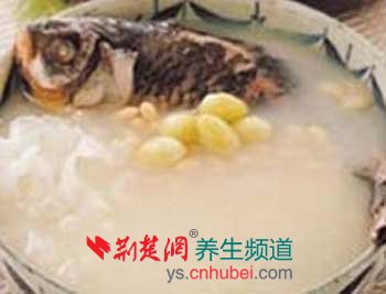 乌豆煲鲫鱼汤