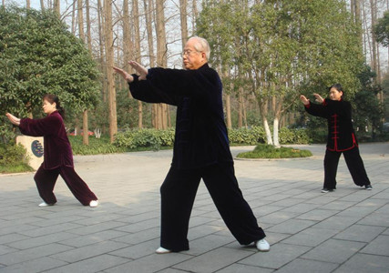 老年人练习太极拳可以防摔跌