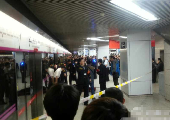 北京地铁被夹女子死亡  提醒乘坐地铁的注意事项