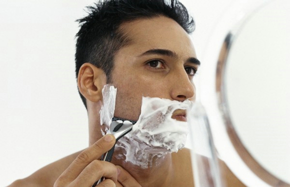 刮胡子好还是拔胡子好 男人正确剃须的方法