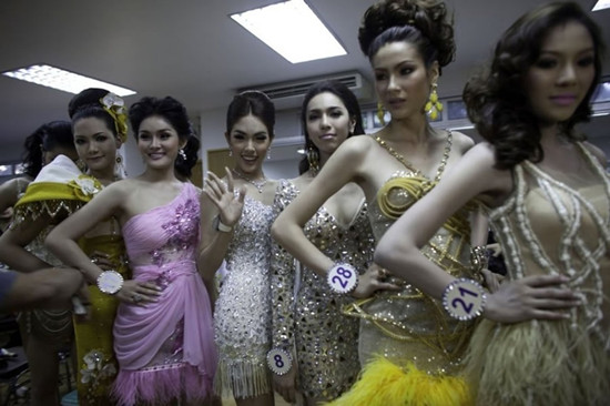 泰国变性人选美大赛 让女人情何以堪
