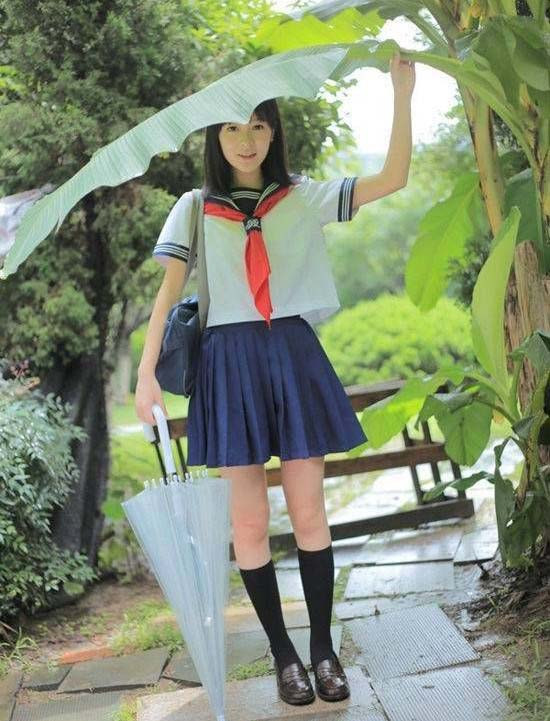 徐娇cosplay美照曝光 抹胸红裙性感妩媚(14)