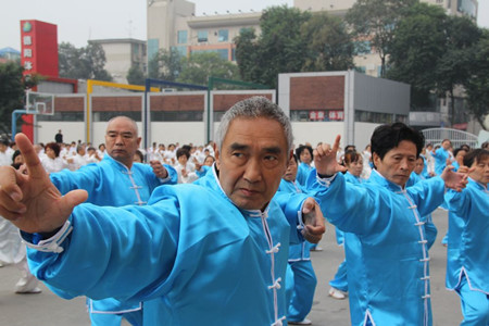 春季练习气功的好处   能增强体质预防疾病(5)