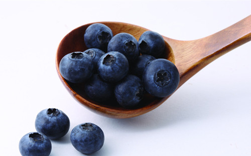 蓝莓可以改善眼睛干涩发痒 蓝莓的功效作用(2)