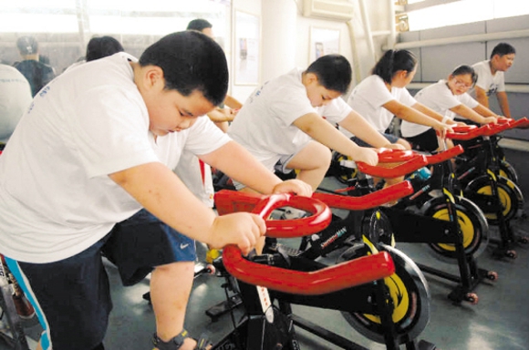 学生减肥计划 少吃零食和饮料