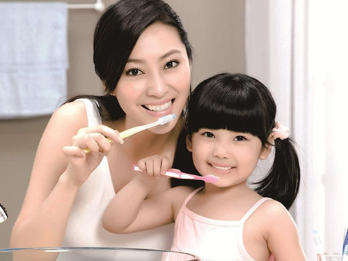 专家呼吁 有效刷牙牙病减半(2)