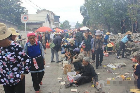 云南大理丐帮大会 丐头带头在花子会乞讨