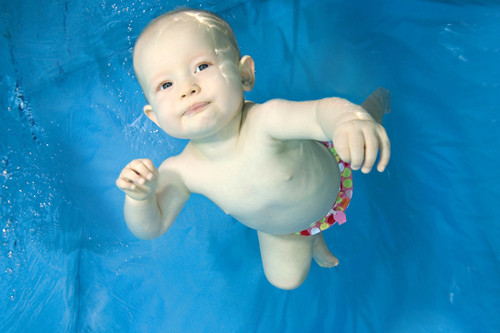 婴儿游泳的准备工作婴儿游泳的好处