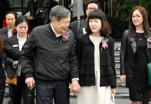 那些容易让人误会成父女的老夫少妻