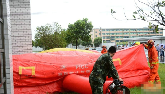 嘉善28人讨薪集体跳楼 揭富士康跳楼之谜