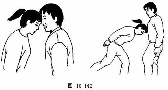 抢到搏击手被打哭 简单的女子防身术动作