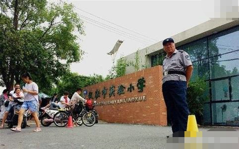 女教师学校坠楼身亡 死前发短信:组织太绝情