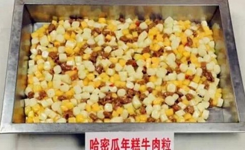 继西红柿炒豆沙月饼后 揭各大高校食堂的奇葩菜色