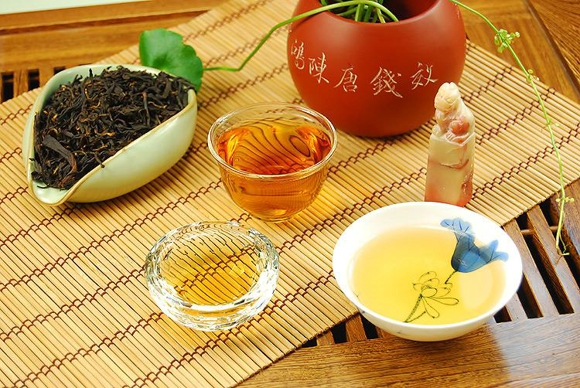 冬天喝什么茶好 红茶暖腹银耳茶润肺