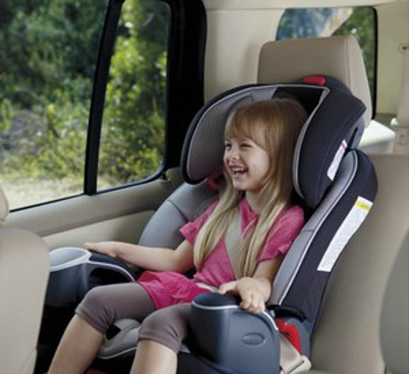儿童可以坐副驾驶吗 小孩乘私家车应注意18点