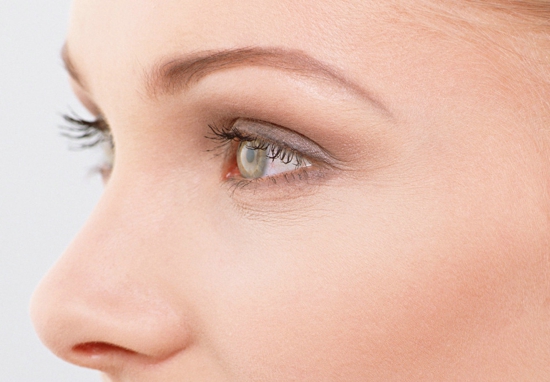 白眼球上有黄斑是怎么回事 如何治疗白眼球黄斑
