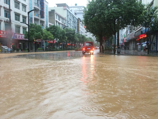 南方五省有大暴雨 如何做好暴雨防范措施