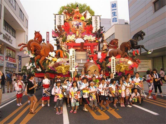 光屁股上街妇女共浴 细数日本的奇葩节日