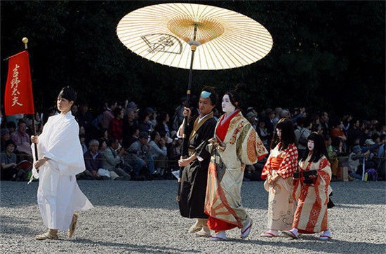 光屁股上街妇女共浴 细数日本的奇葩节日(2)