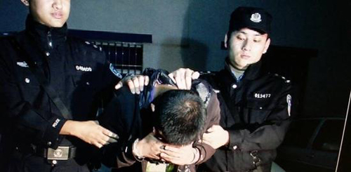 女乘客称乘警下药并要其看黄片 涉事民警被停职(5)