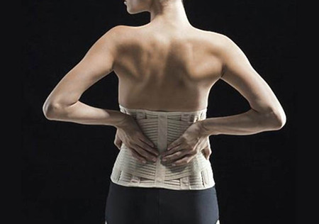 经期腰疼怎么回事 这样做解决女性腰痛问题
