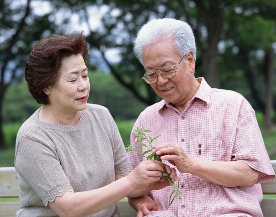 老年人血压低怎么办 避免久站很重要