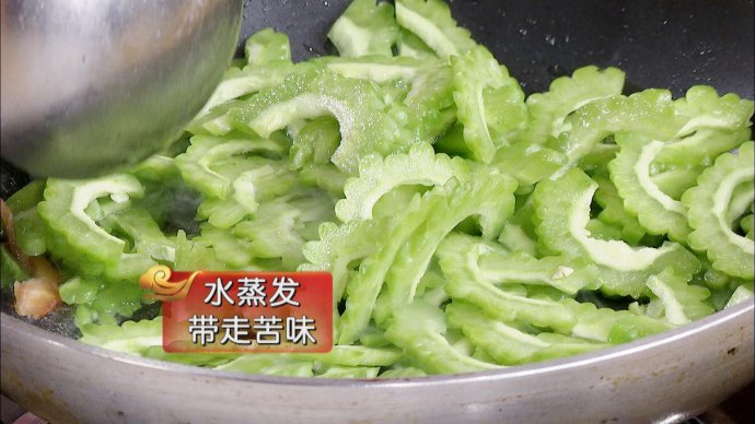 【养生厨房 20161213 播出】菜名：辣椒炒苦瓜；