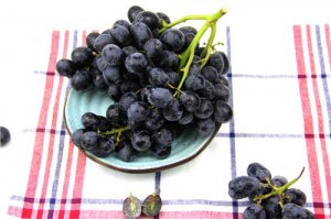 葡萄能空腹吃吗 葡萄和黑加仑有什么区别