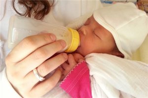 新生儿打嗝怎么制止 防止宝宝打嗝要注意的问题