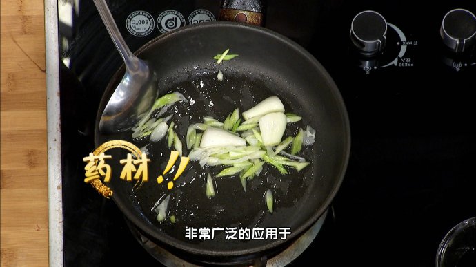 【养生厨房20180324播出】菜名：肉末炒春笋；