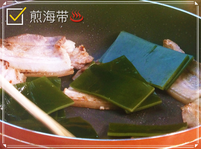 【养生厨房 20151229 播出】 菜名: 玉带红袍煎酥肉；