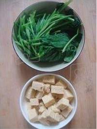 菠菜炖冻豆腐的做法图解1