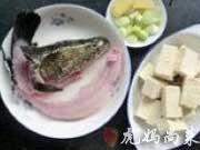 鱼头豆腐汤的做法图解1