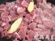 土豆烧牛肉的做法图解1