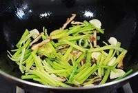 芹菜香干炒肉片的做法图解5