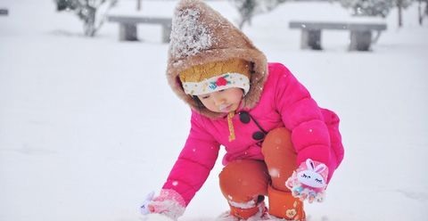 冬季孩子玩雪要注意什么