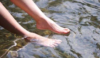 凉水洗脚有损身体健康